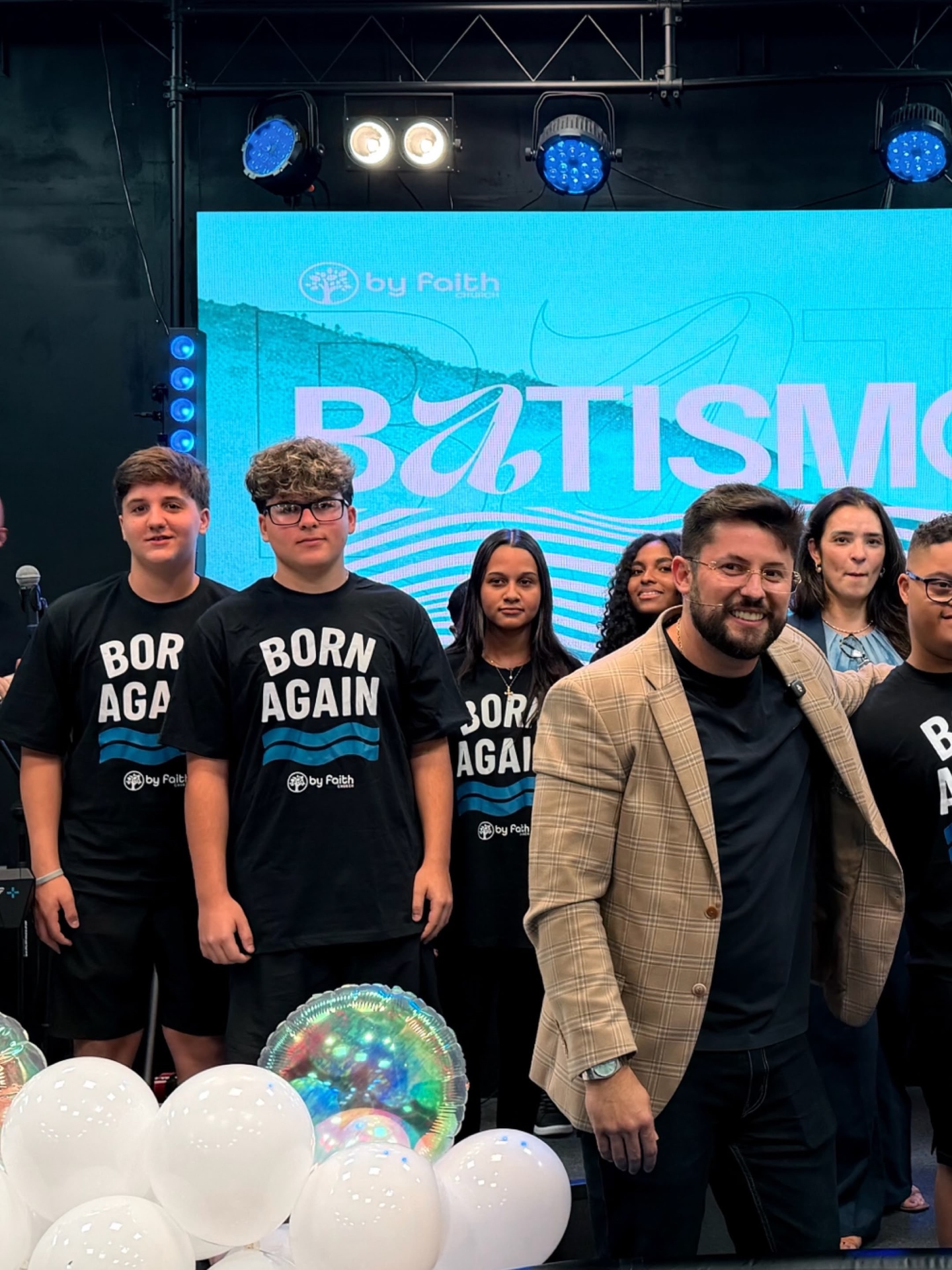 Jovens Born Again com o pastor